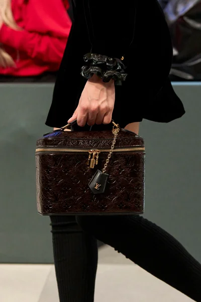 Look 13